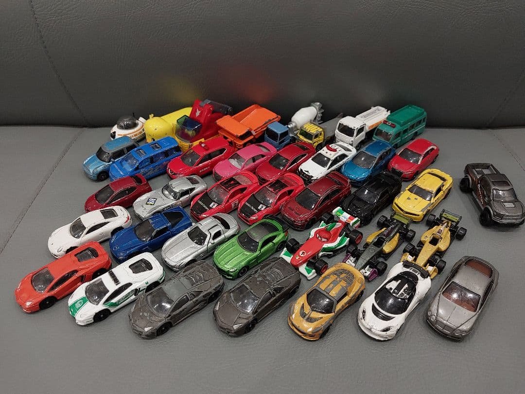 中古トミカ37台+ホットウィール1台　計38台セット