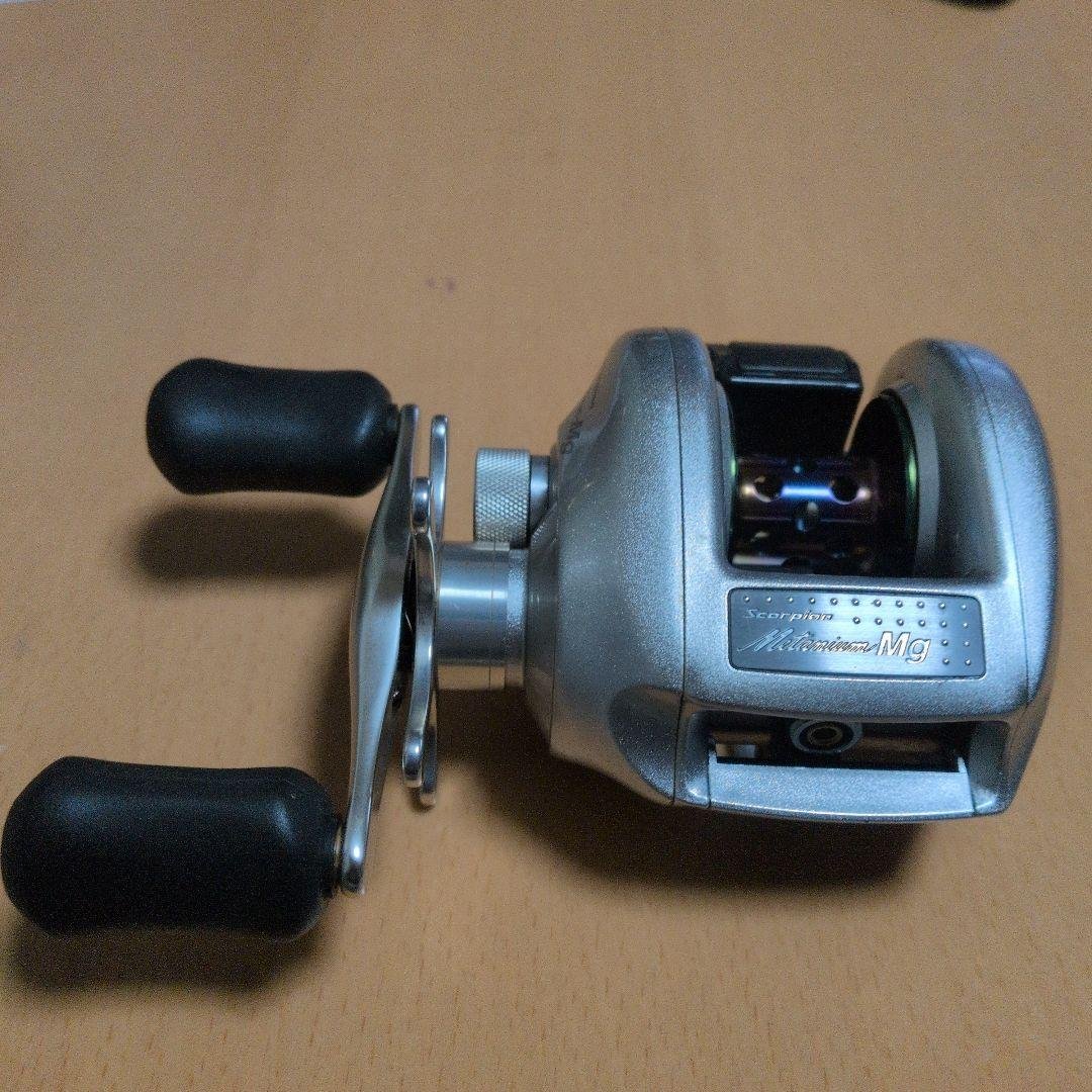 スコーピオン メタニウムMg ベイトリール右巻き